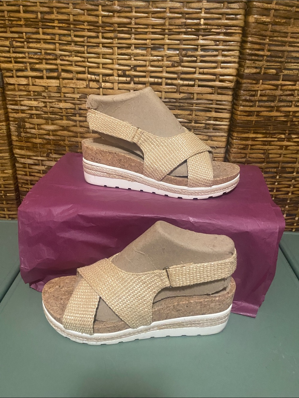 EUC Adrienne Vittadini carlo tan WHITE WEDGE Sandal w Velcro strap/fastener 8.5